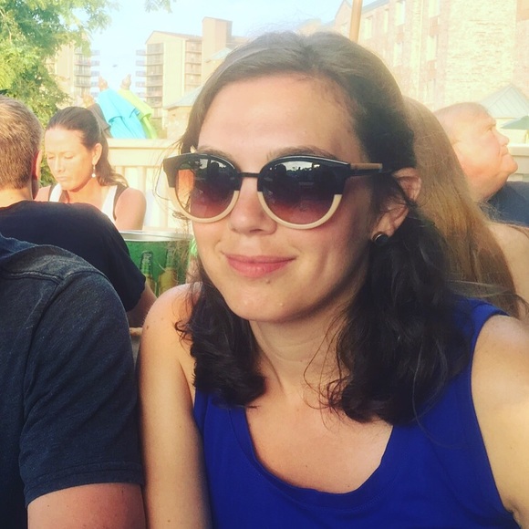 Meet your Posher, Lisa - Picture 1 of 1